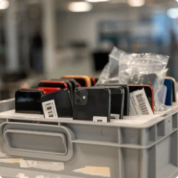 O fornecedor compra produtos de tecnologia usados